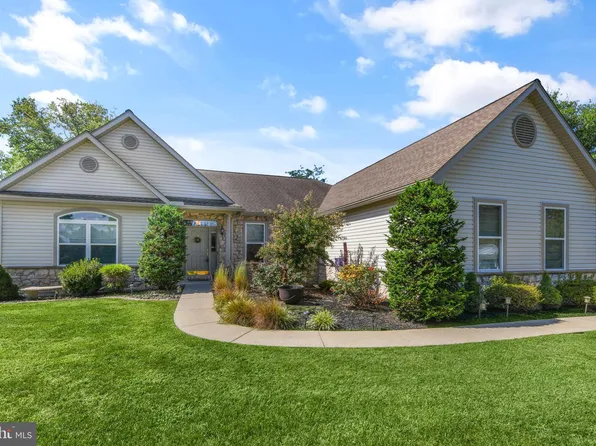 4630 Huyett St, Reading, PA 19606