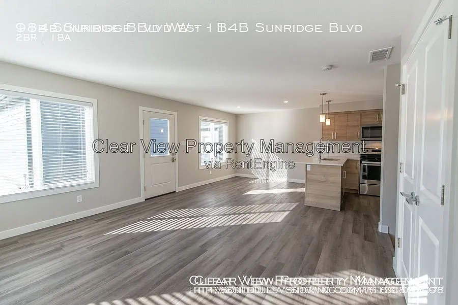 118 Sunridge Blvd W #LOWER LEVEL