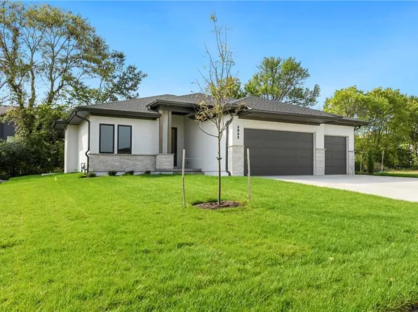 3932 SW Flinkrock Dr, Lees Summit, MO 64082