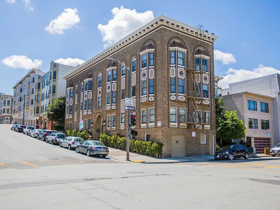 Building Photo 3