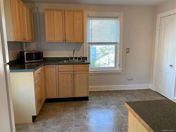 5th image of 28 Duncan Ave #2