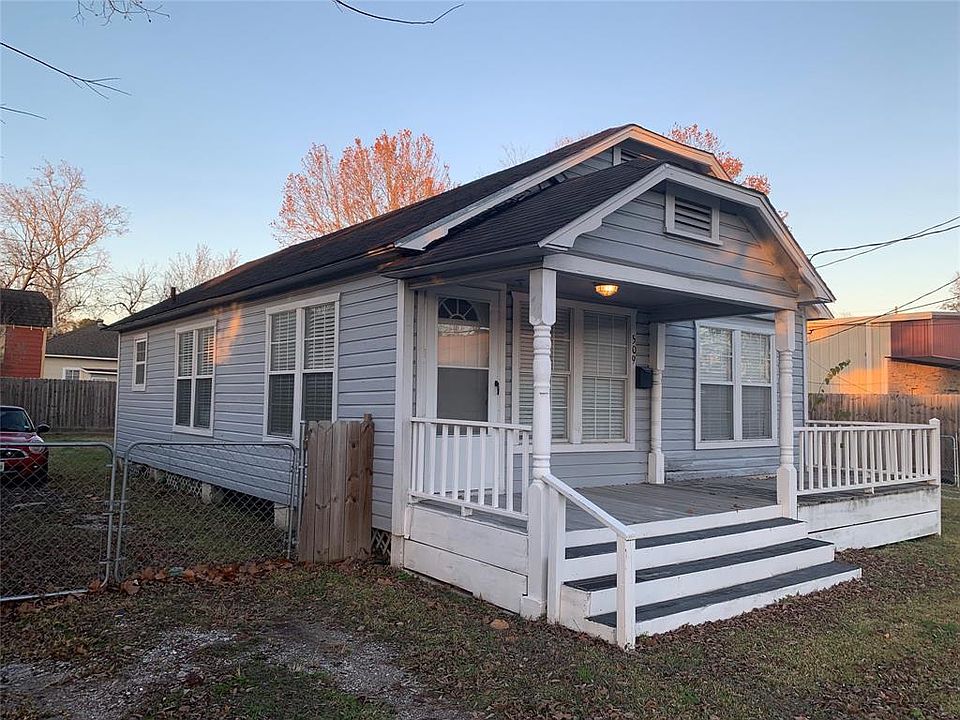 1st image of 509 1st St E