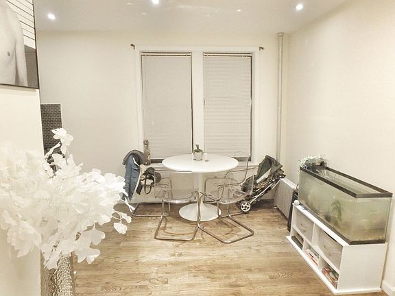 5th image of 2452 44th St APT A1