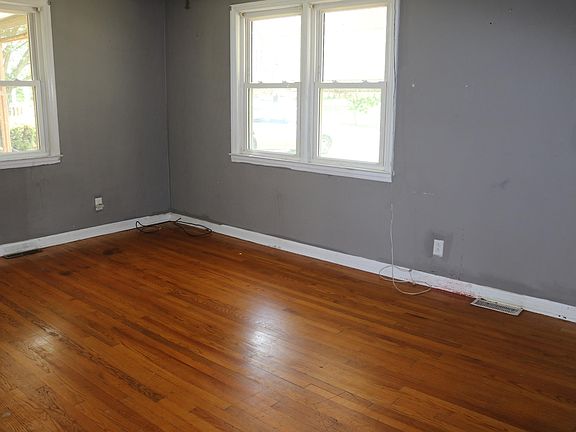5th image of 2797 Derwent Dr SW