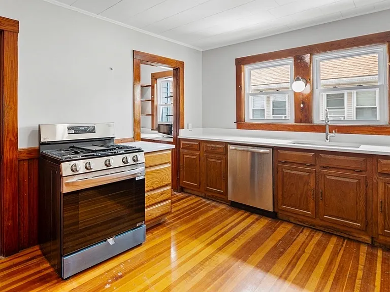 48 Cleveland St #2 — Photo 10