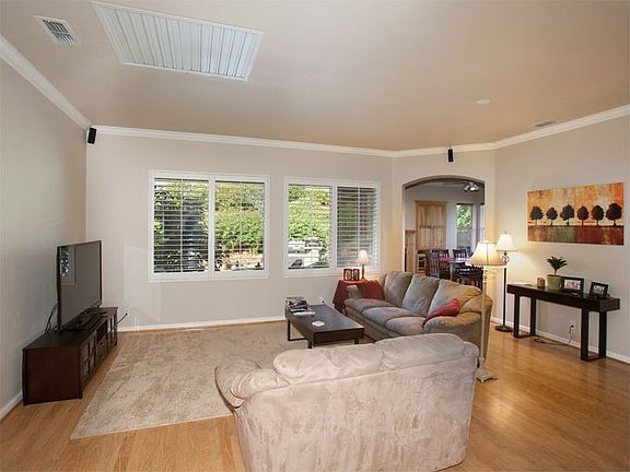 3rd image of 3174 Stonehurst Dr