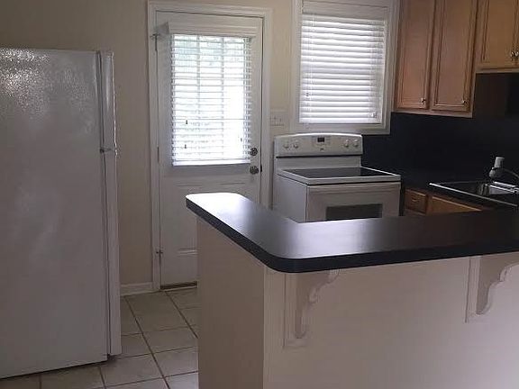 4th image of 1828 Villa Dr