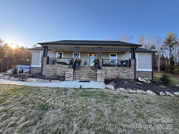 3rd image of 4424 Heritage Hills Pl