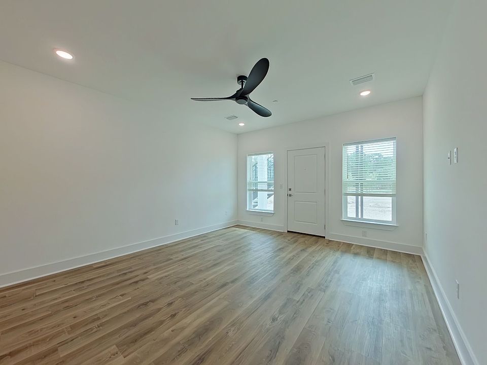 4-web-or-mls-4 Living Room-12_09022025