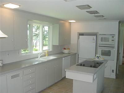 3rd image of 40 Lauren Ln