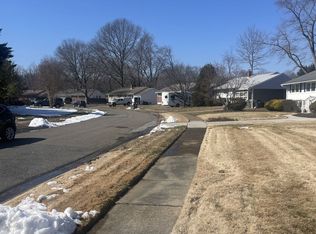 1707 Dalfield Dr, Wilmington, DE 19803