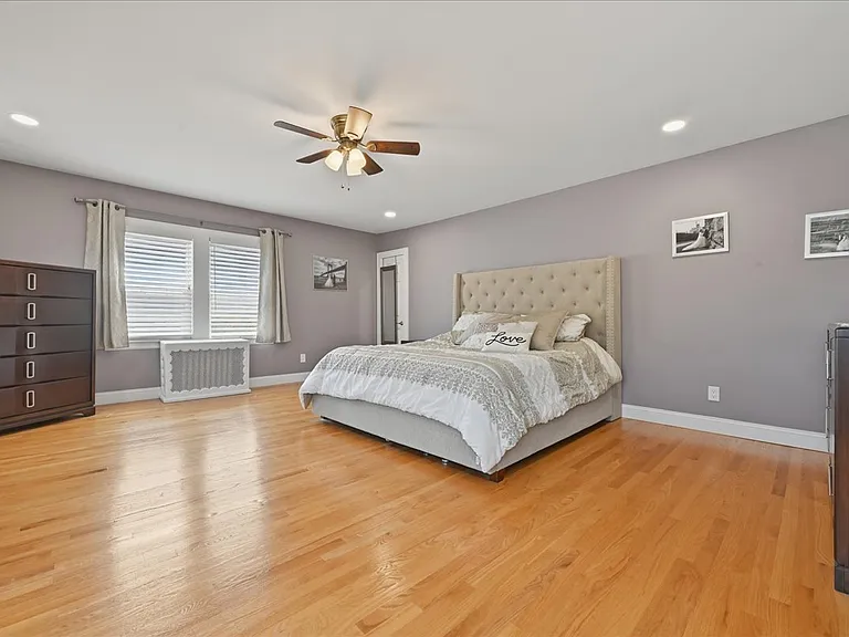38-11 205th St #SINGLE-FAMIL — Photo 17