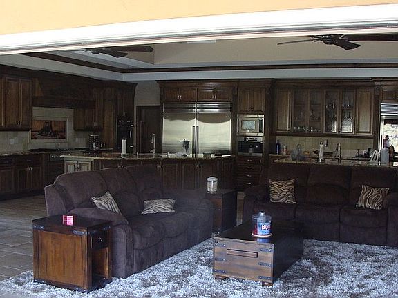 Kitchen & Familyroom