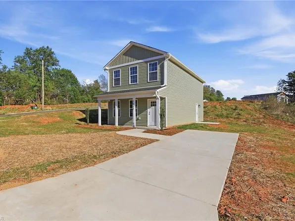 1655 Stone Hill Ct, Winston Salem, NC 27105