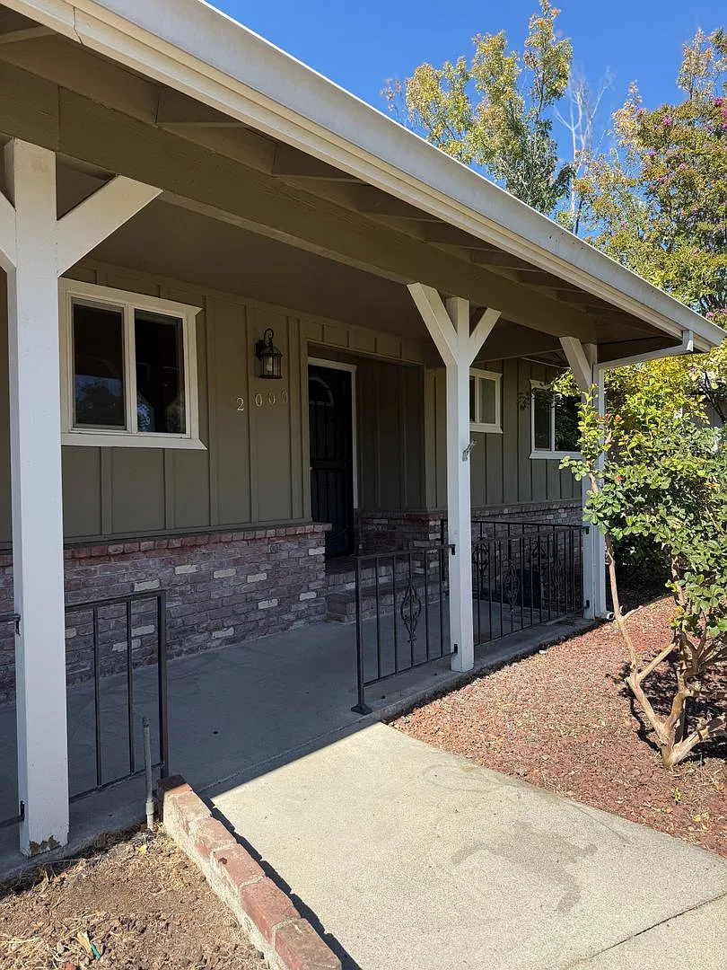 3-bedroom, 2-bath home in west Redding! — Photo 3