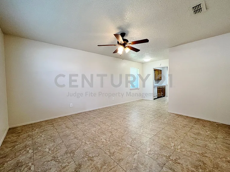 1110 S Rusk St #B — Photo 2