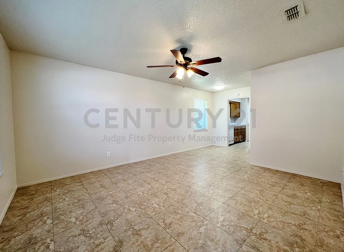 Building Photo - 1110 S Rusk St #B