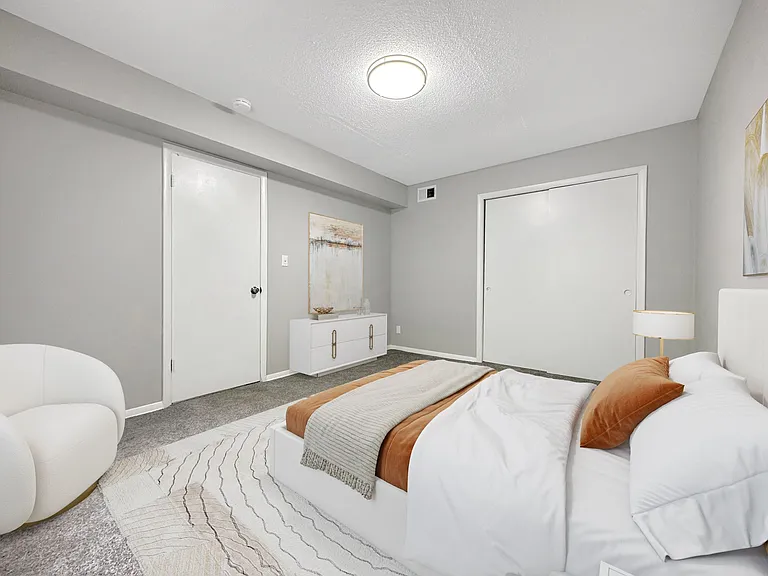 Valley Creek Apartments — Photo 5