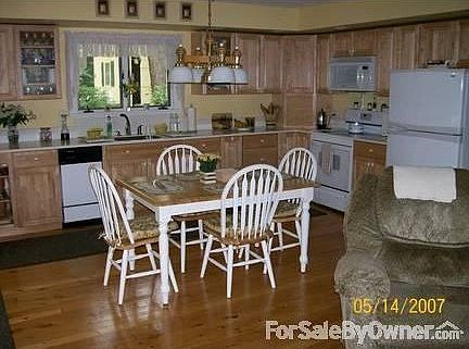 Kitchen : Many unique features with complete set of appliances.