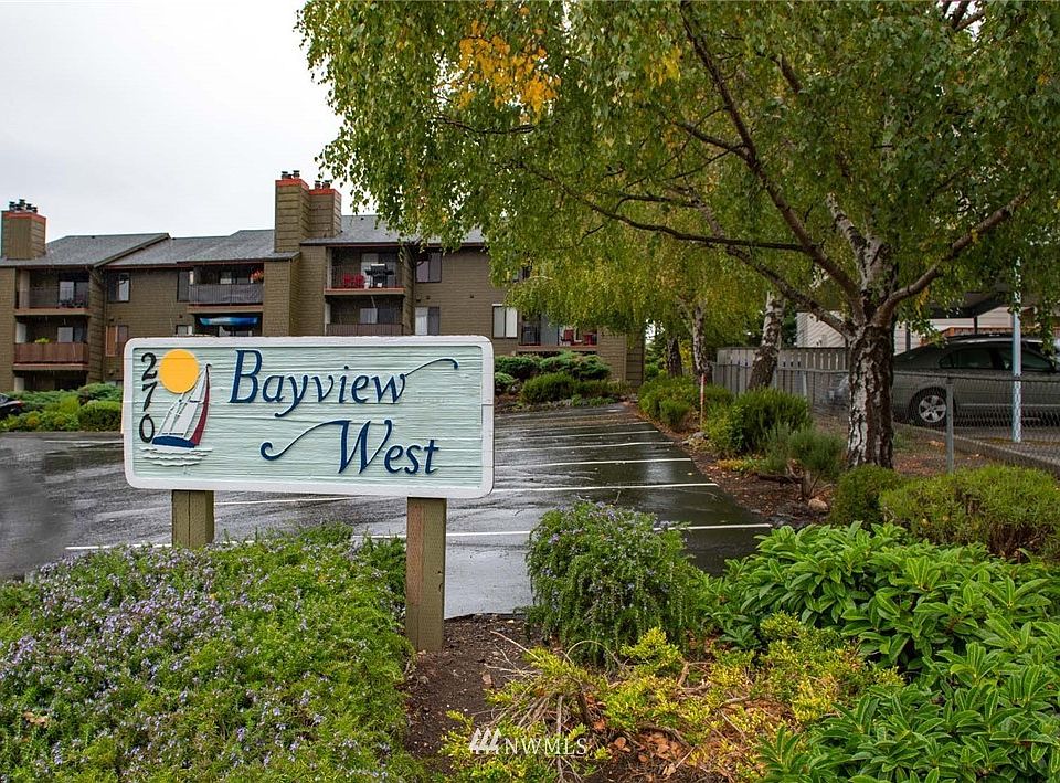 Convenient location near downtown Oak Harbor and less than 10 min to NAS Whidbey! 