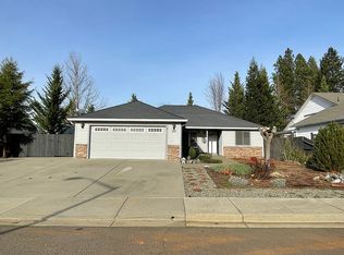 119 Tennessee View Ln, Cave Junction, OR 97523