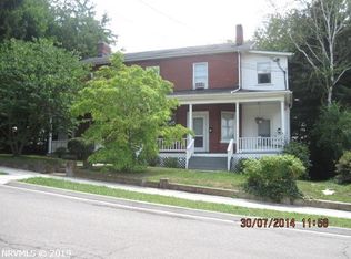 27 8th St NW APT 4, Pulaski, VA 24301