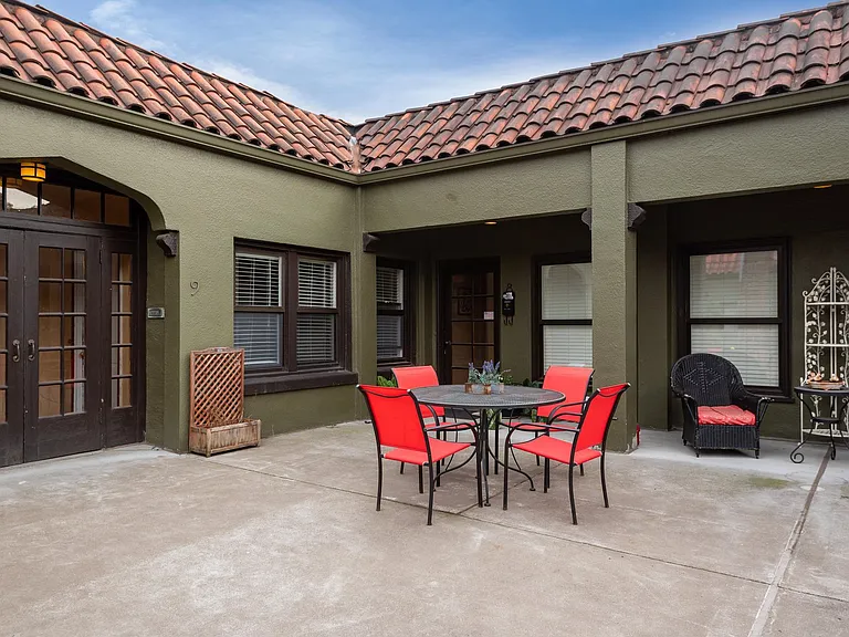 5318 NE Wistaria Dr — Photo 5