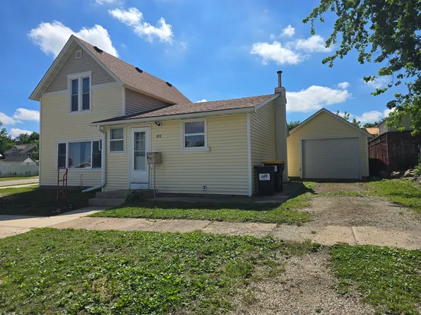 213 E Fremont St, Spring Valley, MN 55975