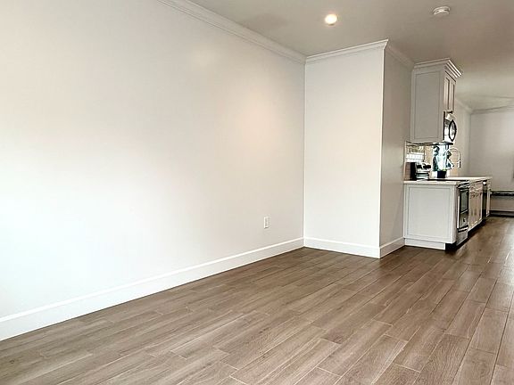 2nd image of 1132 W 84th St