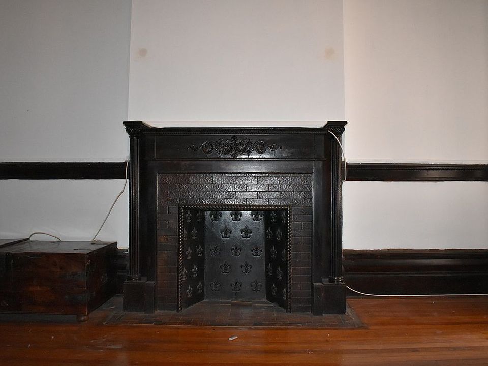 2nd image of 102 Edgecombe Ave