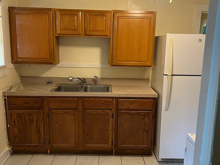 852 Dallas St — Photo 5