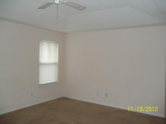 4th image of 26 Roxton Ln