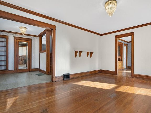 5th image of 809 Maple Ave