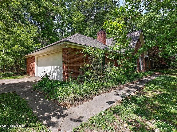 3rd image of 201 Brookwood Dr
