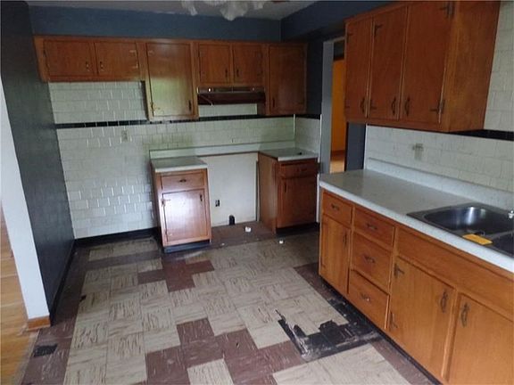 2nd image of 321 N 14th St