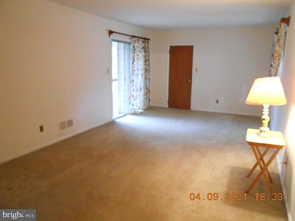 4th image of 124 Saint Regis Dr