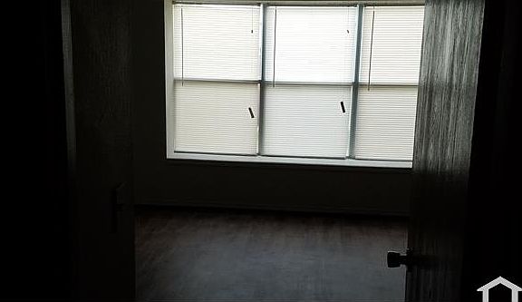 3rd image of 809 Creekside Dr