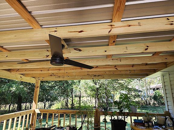 16' x 21' two tiered deck w/fan