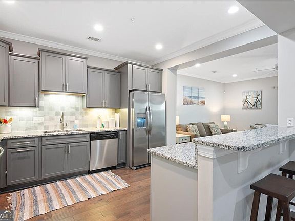 4th image of 404 Mariners Cir