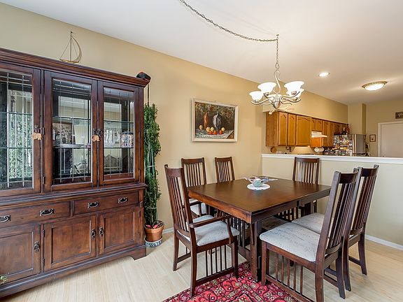 4th image of 931 Parkhill Cir