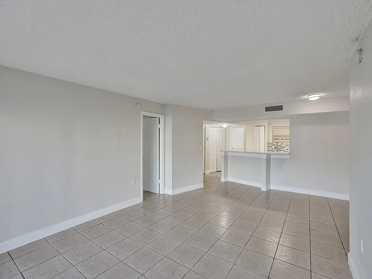 4205 N University Dr #108 — Photo 8