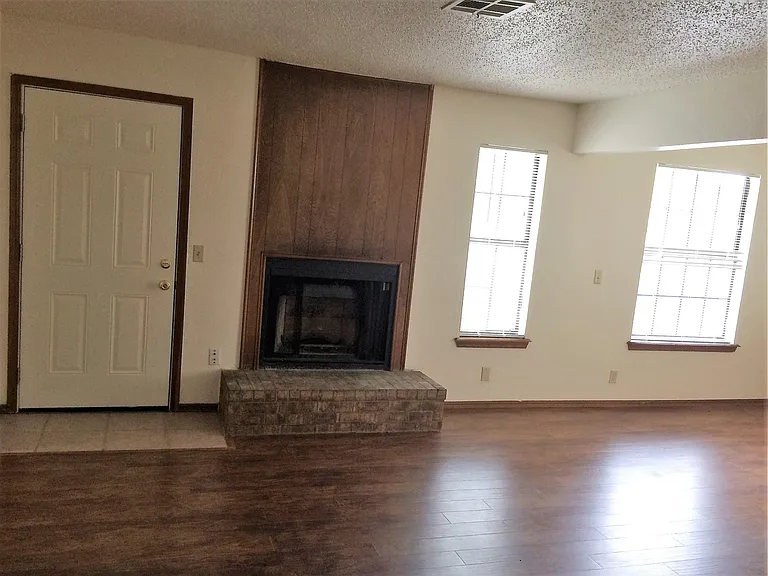 336 Chalmette Dr — Photo 2