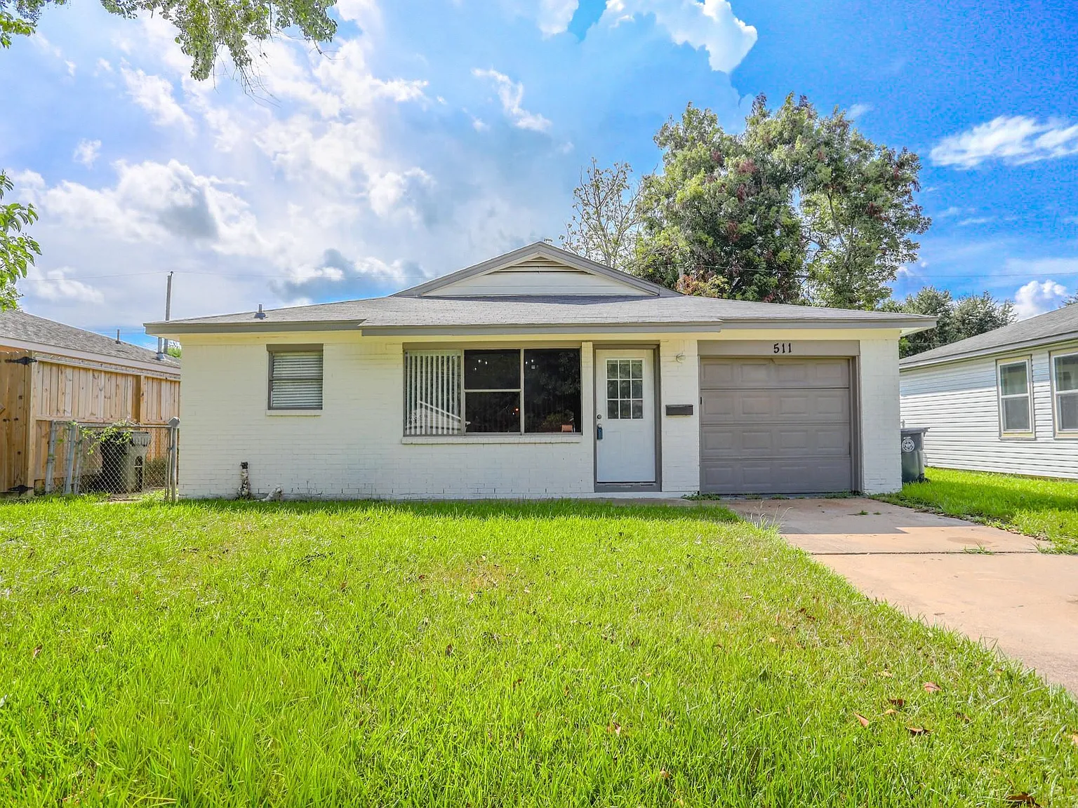 3 bed, 2.0 bath, 1184 sqft, $1,900 — Photo 2