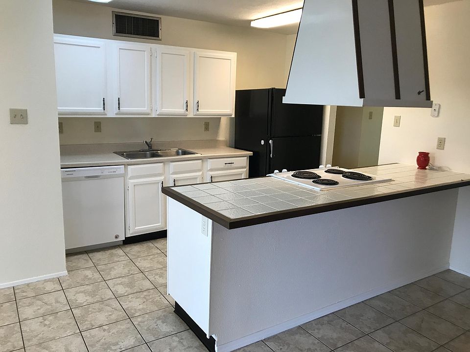 2nd image of 4824 Woodruff Dr