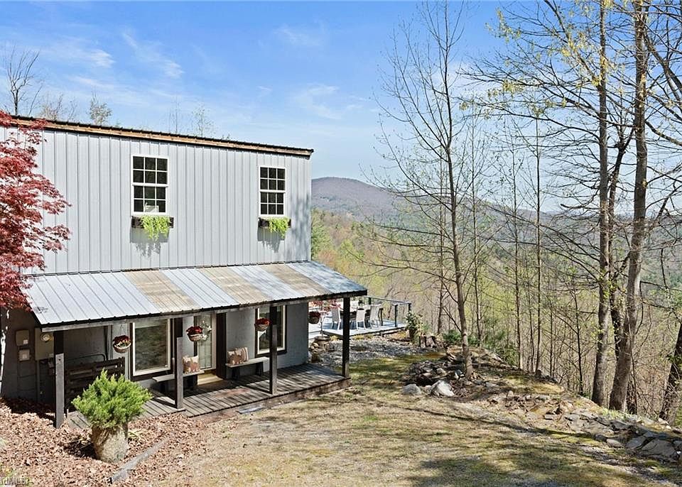 1st image of 3086 Summit Rd