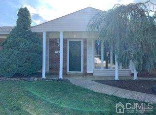 10 Cypress Dr, Monroe Township, NJ 08831