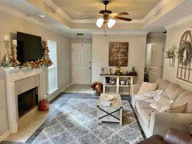 8708 Lindsey Ln — Photo 3