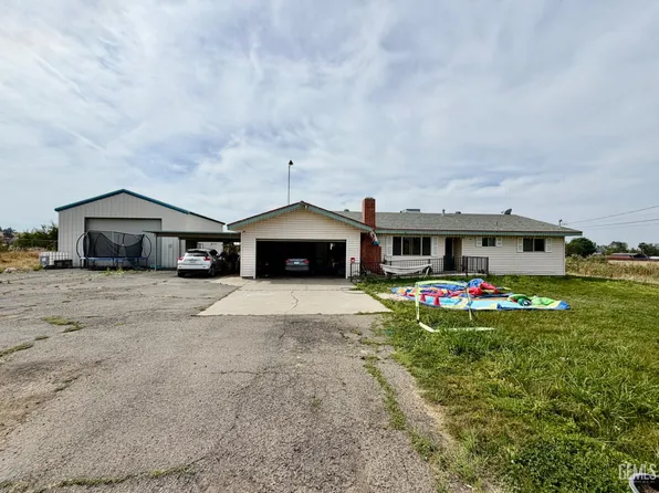 679 E Mulberry Ave, Porterville, CA 93257