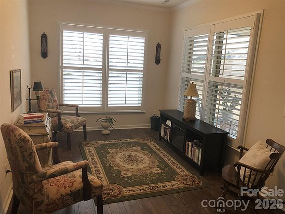 5th image of 254 Cherrytree Dr
