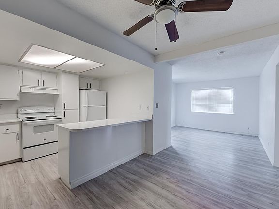2nd image of 6200 Camino De Rosa Dr #4